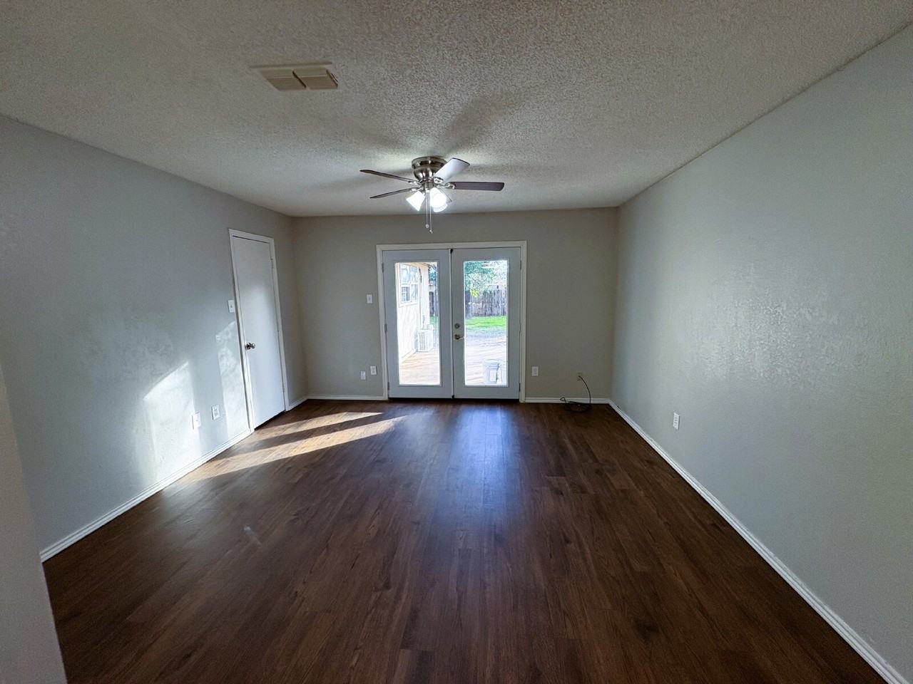 2215 36th St - Photo 3 of 16