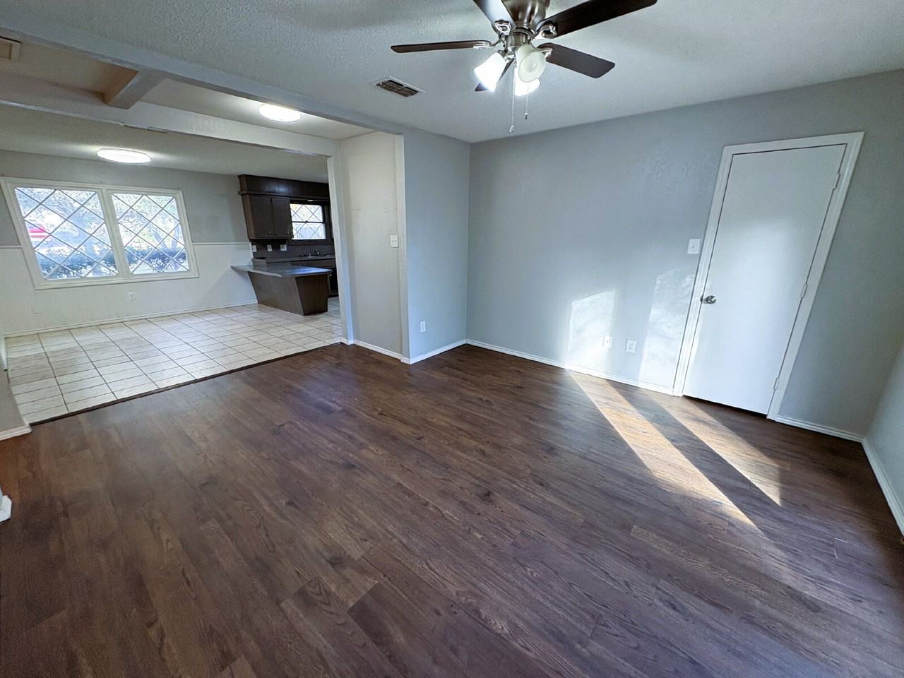 2215 36th St - Photo 5 of 16