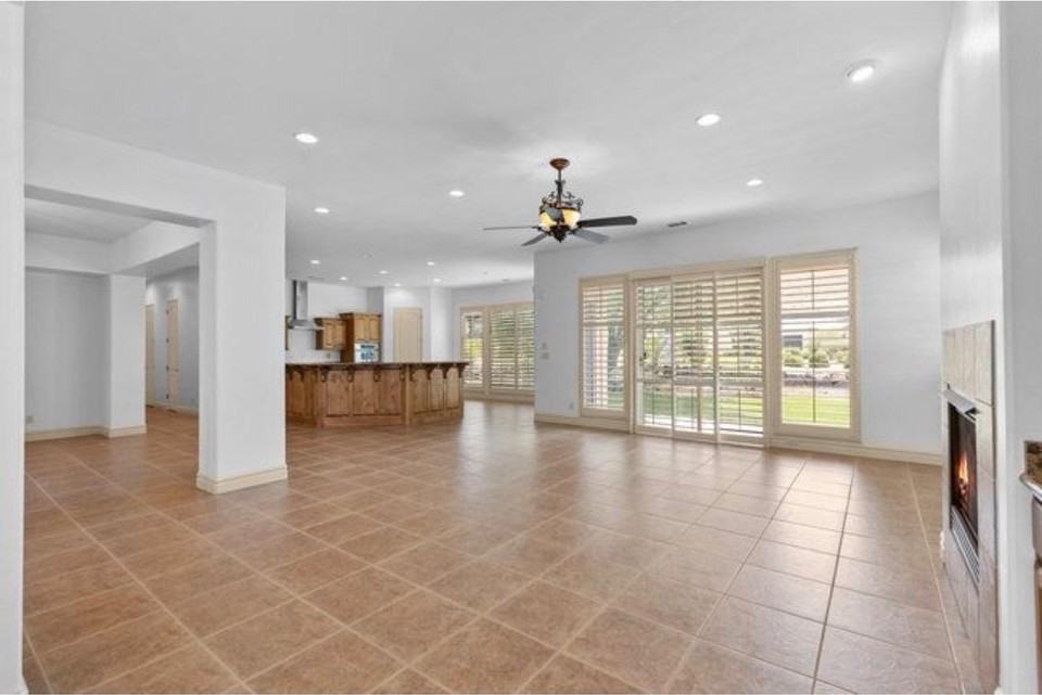 363 N Lost Creek Dr - Photo 3 of 10