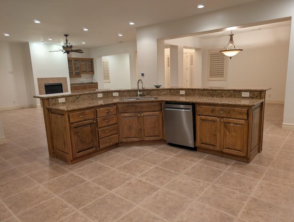 363 N Lost Creek Dr - Photo 5 of 10