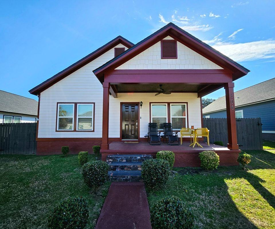 306 Brighton St - Photo 2 of 3