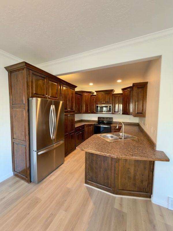 664 E 110 S - Photo 4 of 42