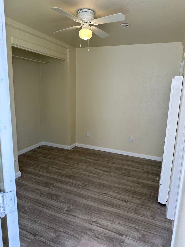 214 E 88th Pl - Photo 2 of 5