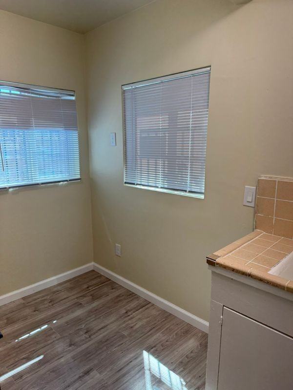 214 E 88th Pl - Photo 4 of 5