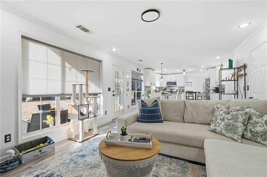 442 Highpoint Xing - Photo 2 of 50