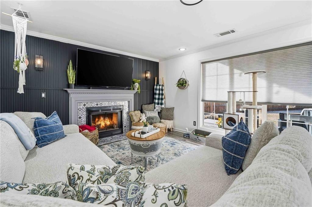 442 Highpoint Xing - Photo 4 of 50