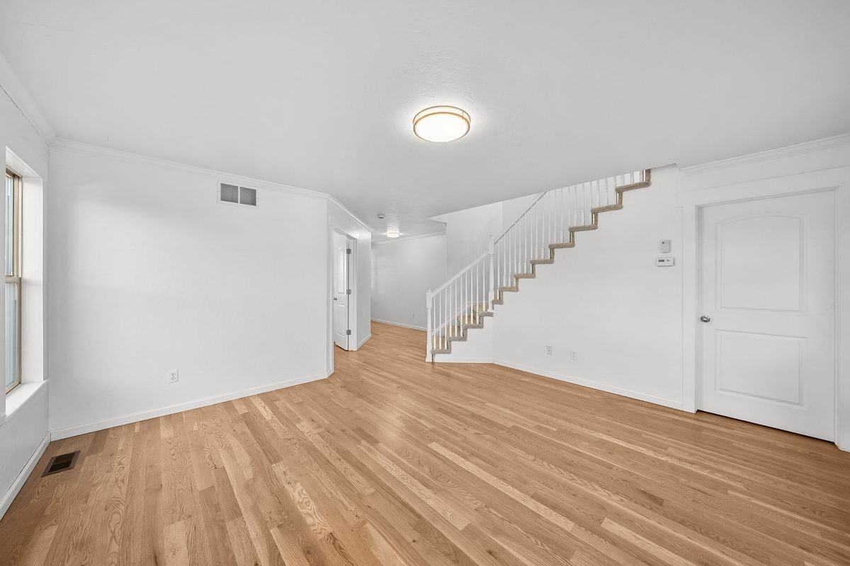 107 Cantril St - Photo 5 of 21