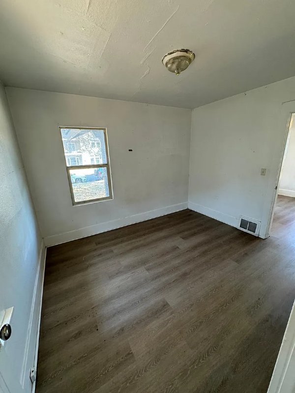 225 Se Vine Ln - Photo 2 of 12