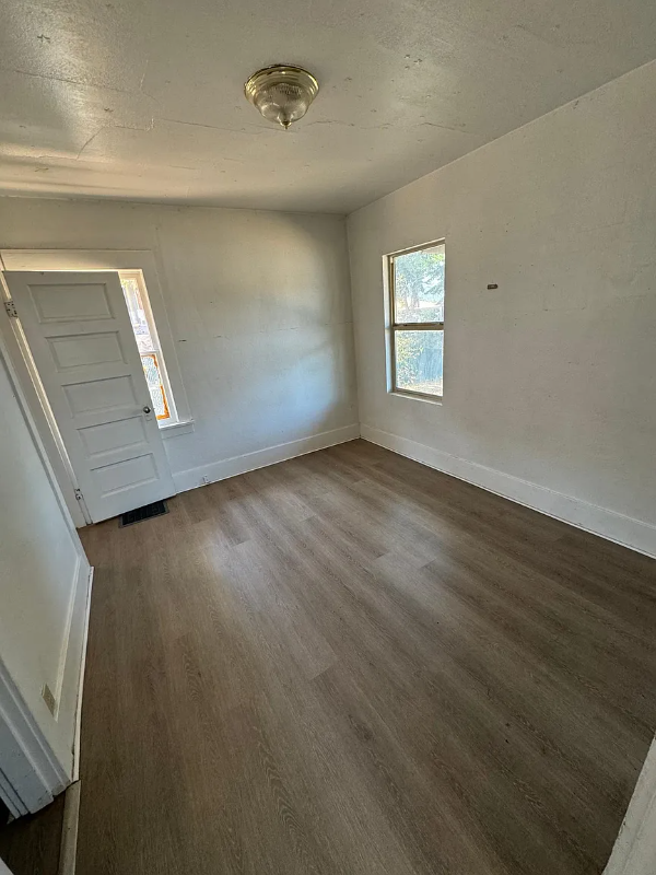 225 Se Vine Ln - Photo 7 of 12