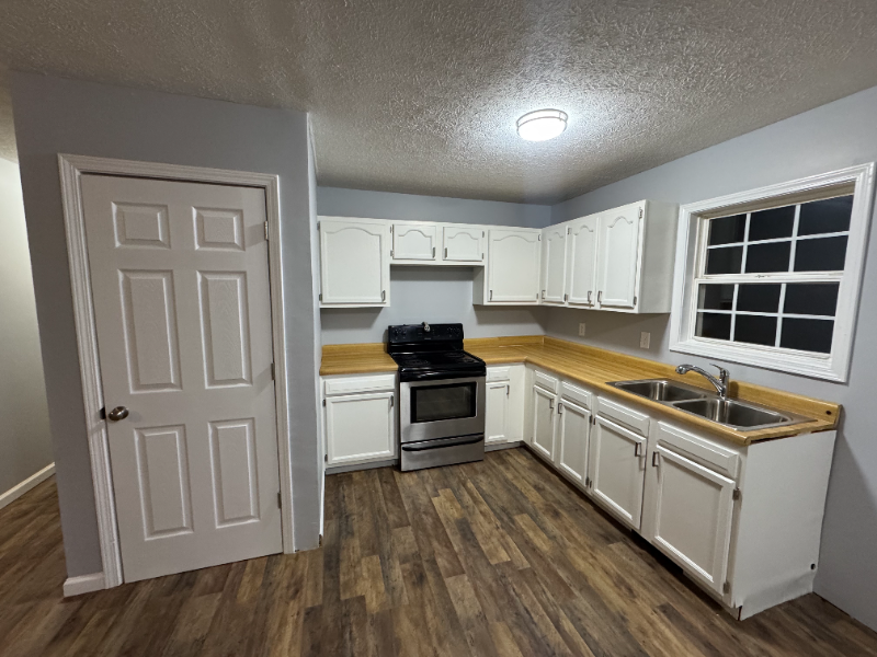 1211 Redbud St - Photo 3 of 20