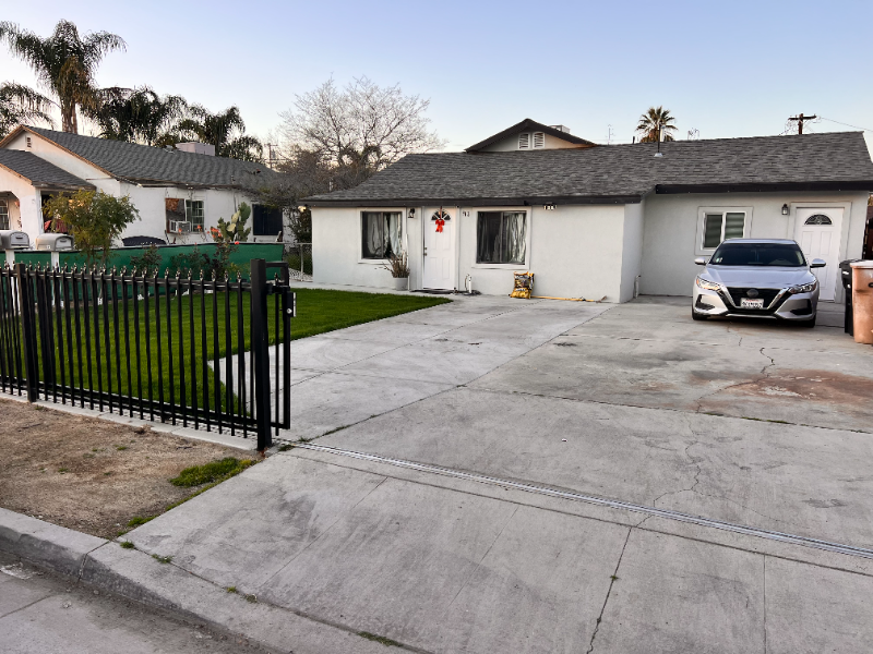 912 31st St #A - Photo 2 of 3