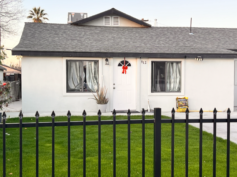 912 31st St #A - Photo 3 of 3