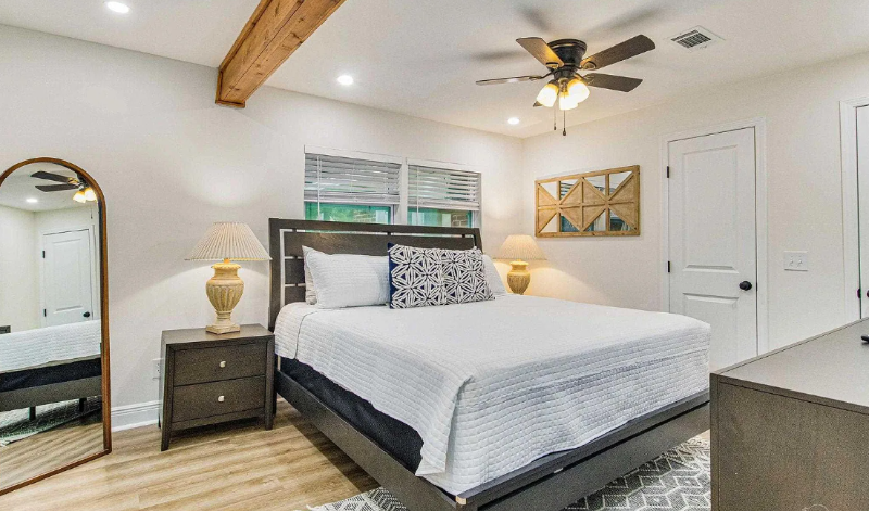 814 W Gonzalez St - Photo 2 of 13