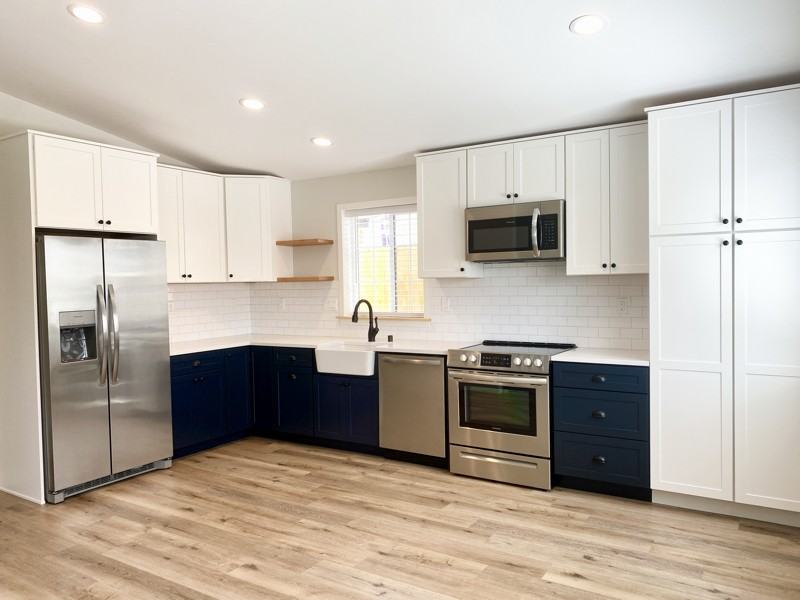 1304 Basswood Ave - Photo 2 of 16