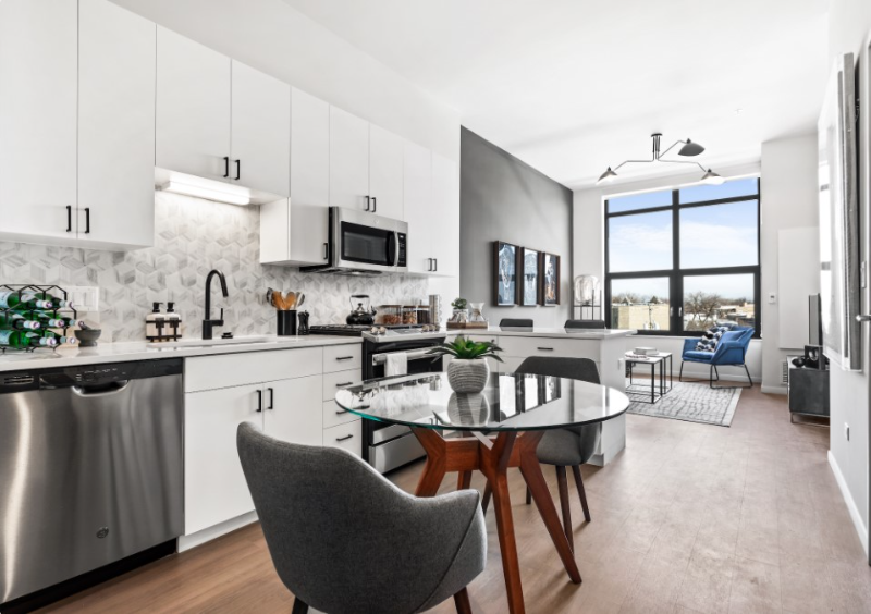 2477 N Milwaukee Ave - Photo 5 of 14