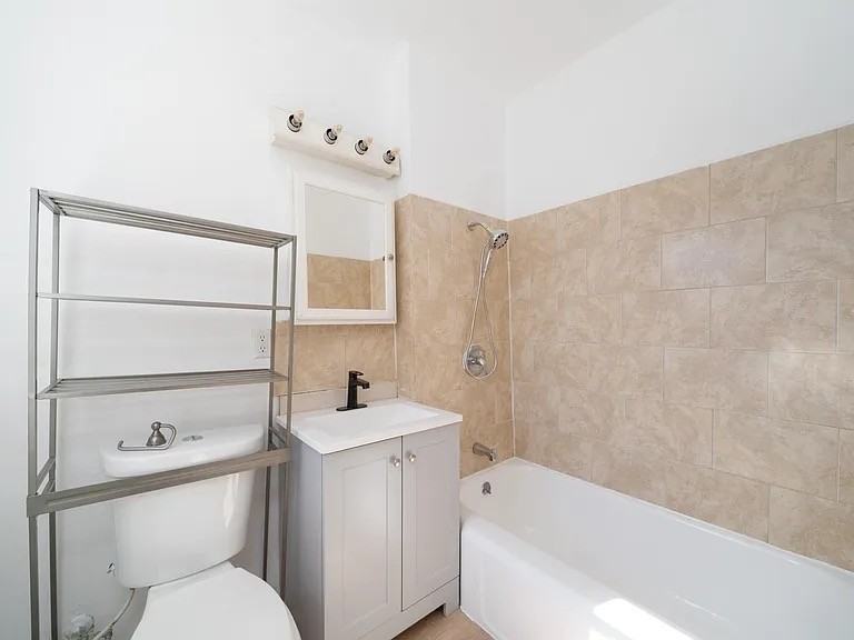 275 7th St #3 - Photo 2 of 5