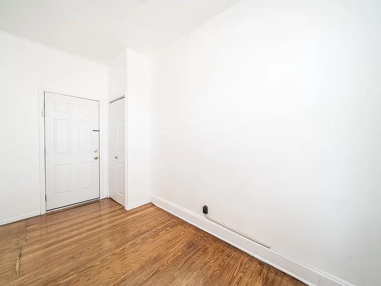 275 7th St #3 - Photo 3 of 5