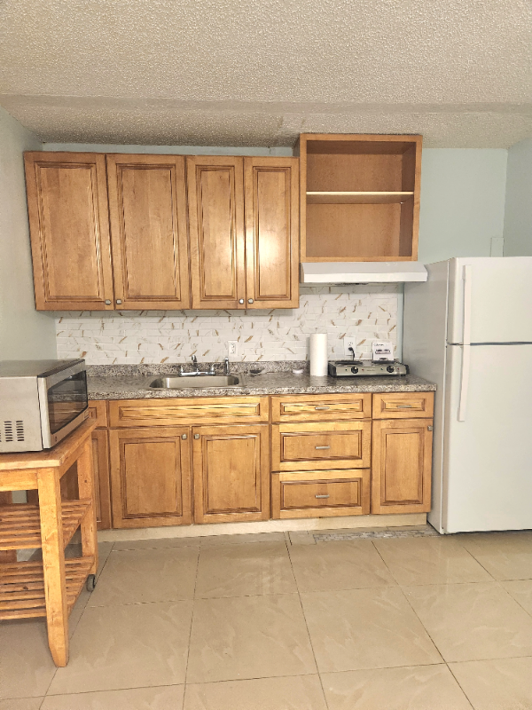 111 Hermosillo Dr - Photo 3 of 8