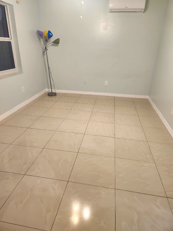 111 Hermosillo Dr - Photo 4 of 8