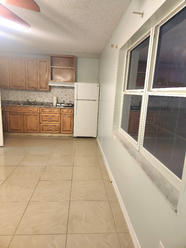 111 Hermosillo Dr - Photo 5 of 8