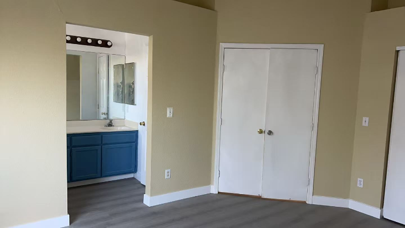 5421 Governor Cir - Photo 6 of 18