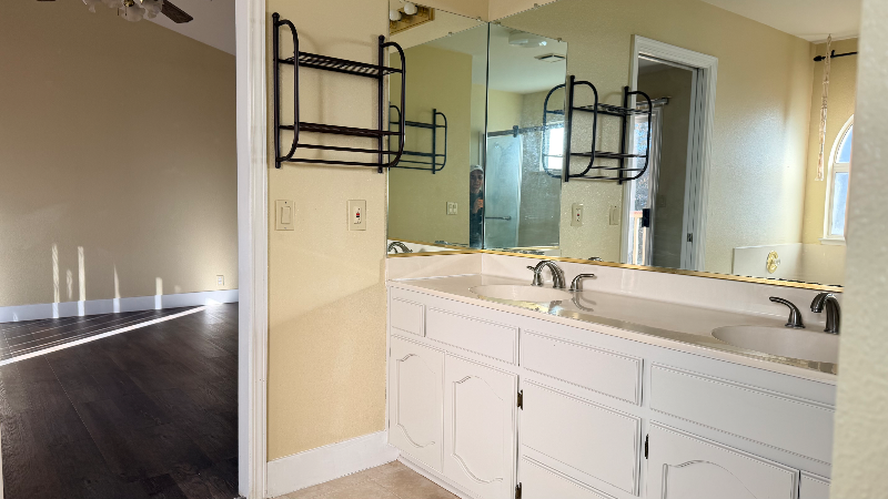 1169 Zumstein Ct - Photo 3 of 15