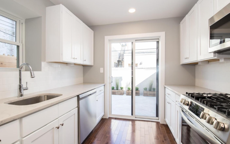 1513 S Woodstock St - Photo 4 of 15