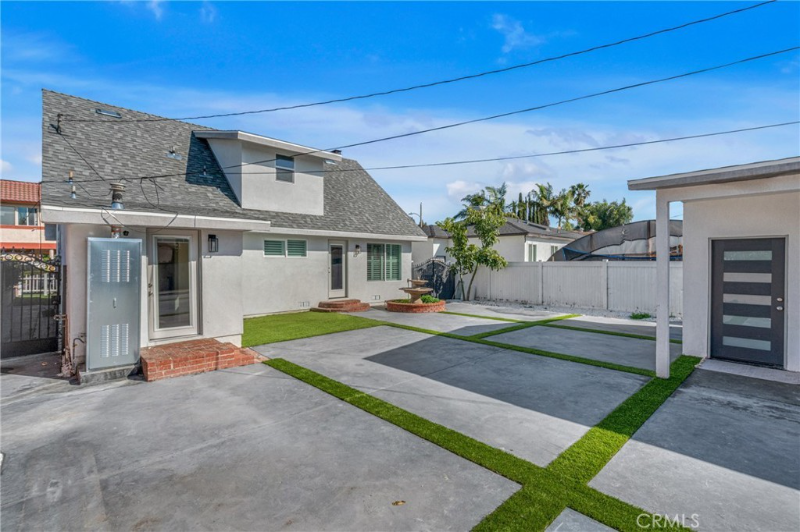 6261 Homewood Ave - Photo 3 of 11