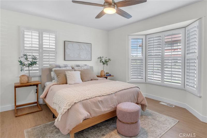 6261 Homewood Ave - Photo 6 of 11