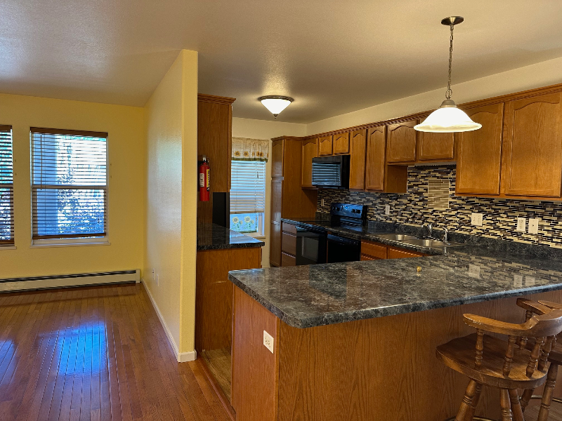 883 Vineyard Ave - Photo 4 of 18