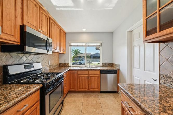 4710 Avenida Del Este - Photo 5 of 20