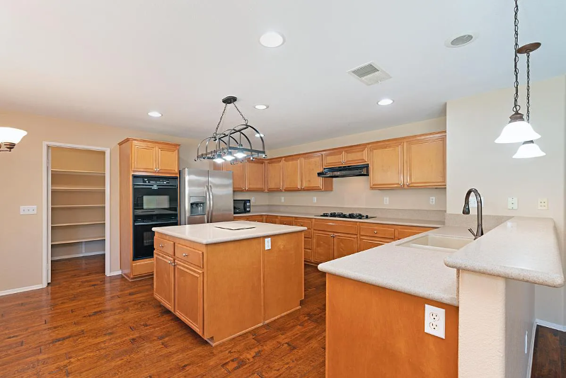 302 La Soledad Way - Photo 7 of 20