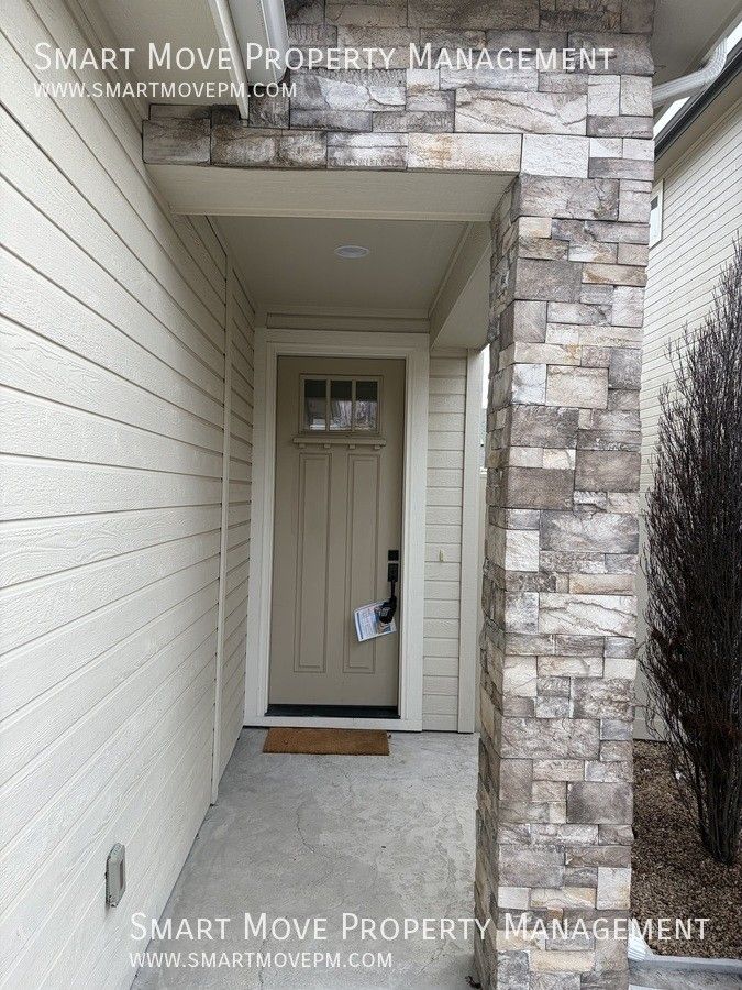 2100 N Woodcreek St - Photo 2 of 39