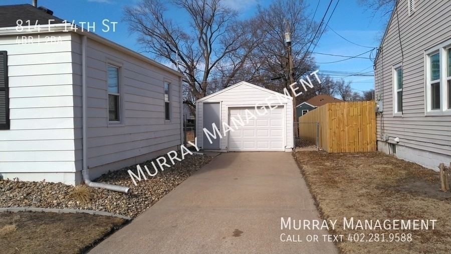 814 E 14th St - Photo 3 of 21