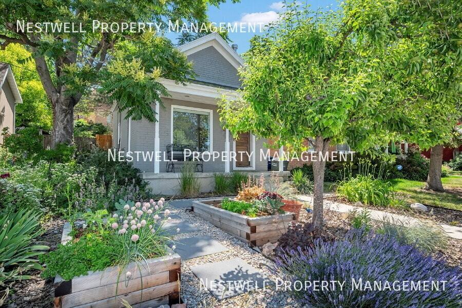 334 N Almond St - Photo 3 of 22