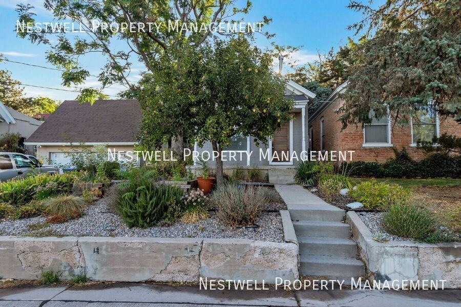 334 N Almond St - Photo 4 of 22