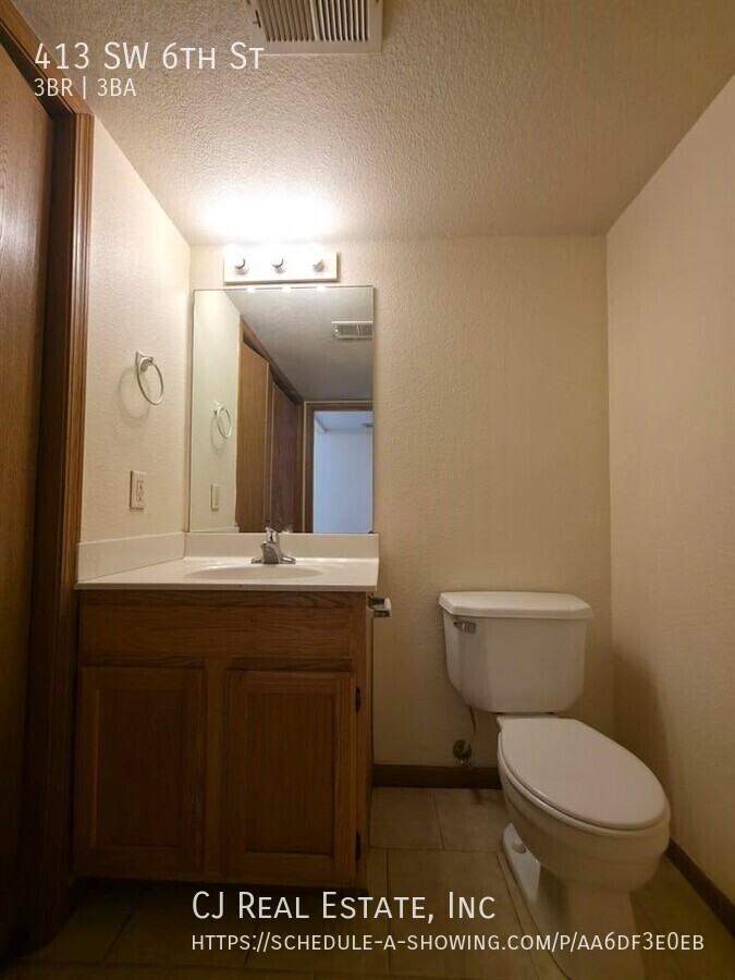 413 Sw 6th St - Photo 3 of 11