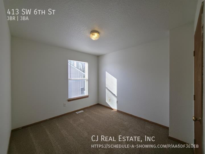 413 Sw 6th St - Photo 6 of 11
