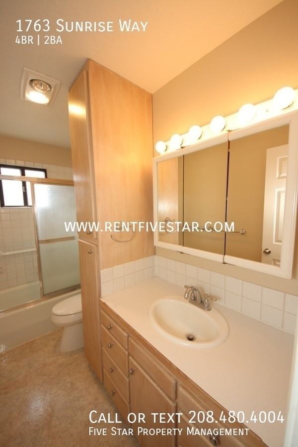 1763 Sunrise Way - Photo 7 of 32