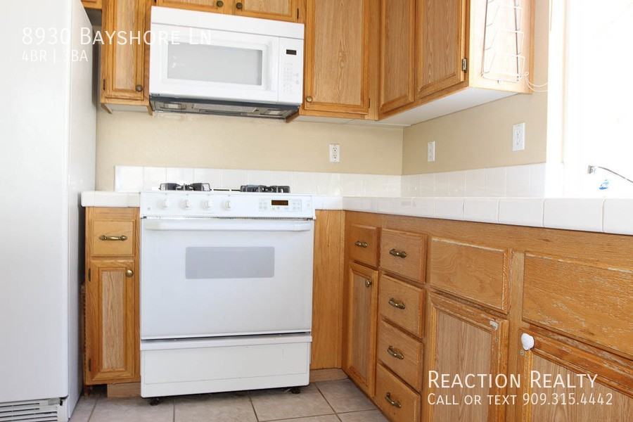 8930 Bayshore Ln - Photo 3 of 8