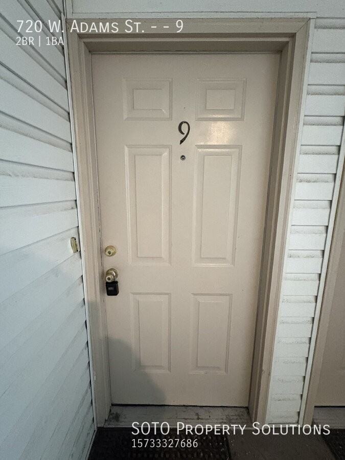 720 W Adams St #9 - Photo 2 of 9