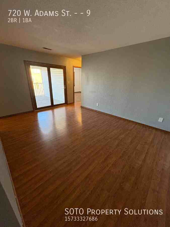 720 W Adams St #9 - Photo 4 of 9