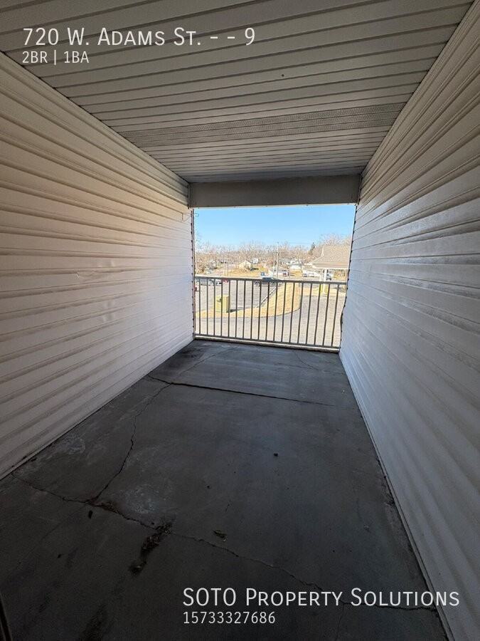 720 W Adams St #9 - Photo 5 of 9