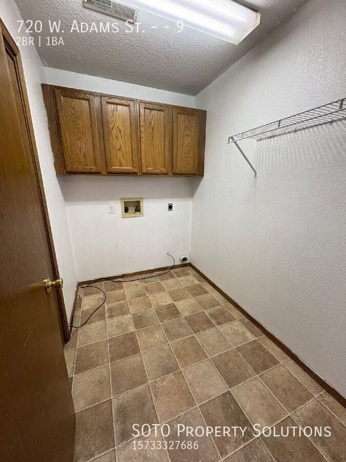 720 W Adams St #9 - Photo 6 of 9