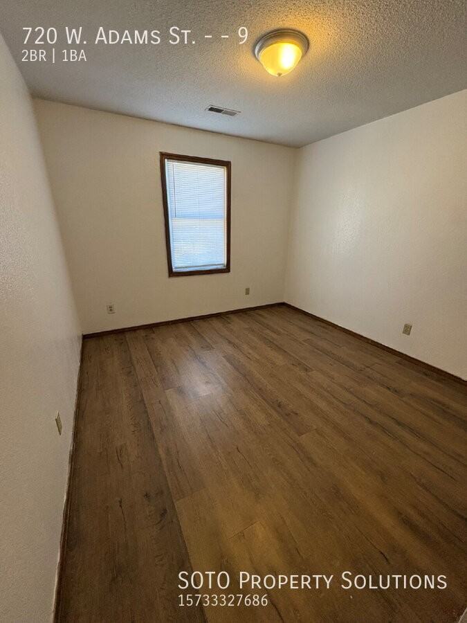 720 W Adams St #9 - Photo 7 of 9