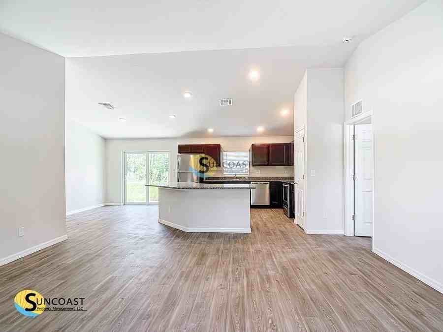 10466 Carnegie Ave - Photo 3 of 19
