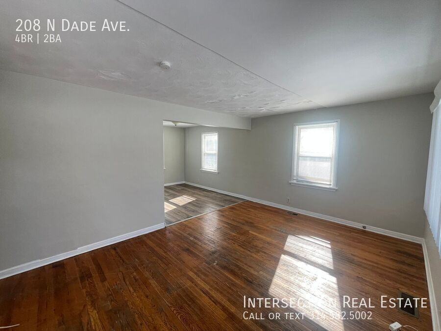 208 N Dade Ave - Photo 3 of 18