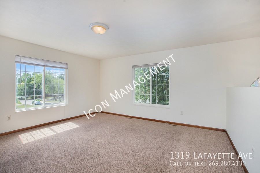 1319 Lafayette Ave - Photo 4 of 18