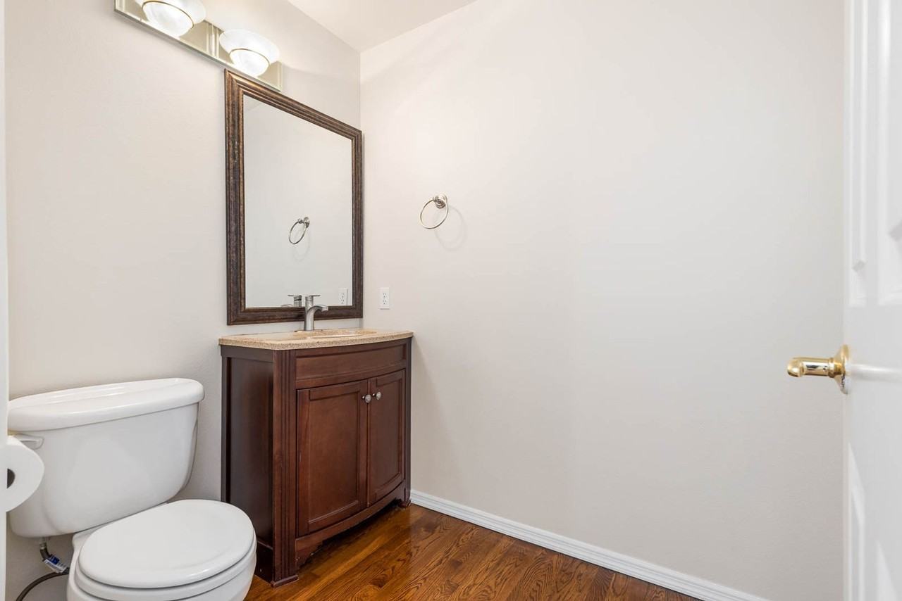 824 Chelan Pl Ne - Photo 3 of 27