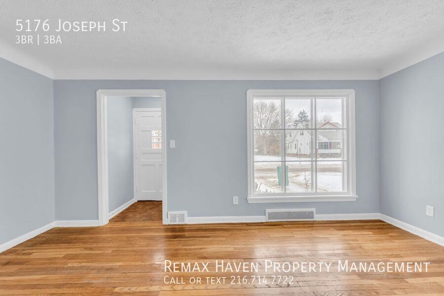 5176 Joseph St - Photo 3 of 29